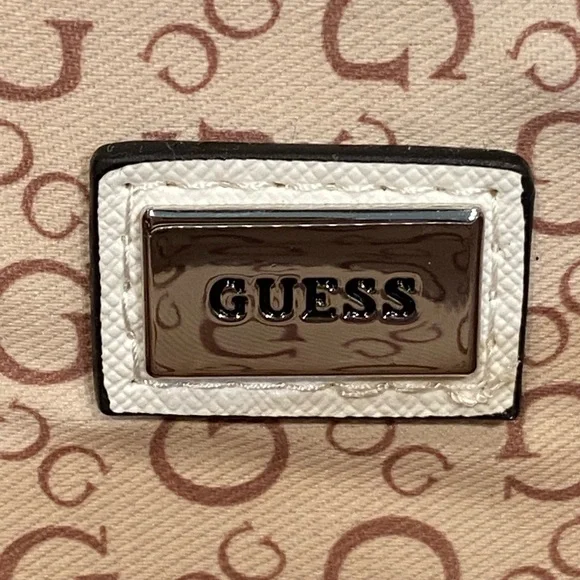Guess camera crossbody bag - Picture 9 of 10
